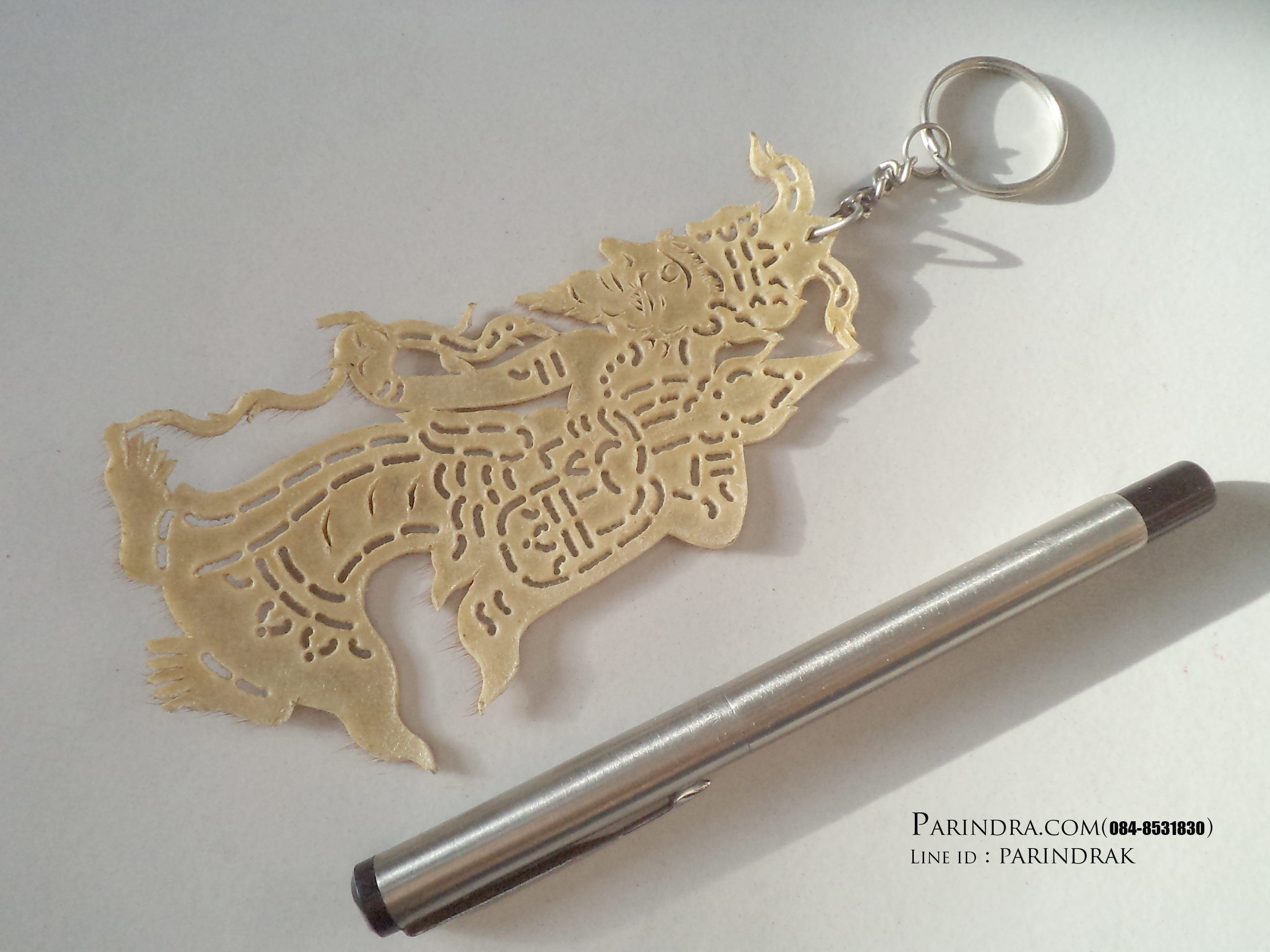 พวงกุญแจหนังแกะสลักรูปหนังตะลุงลายฤาษี ขนาด 6 x12 cm