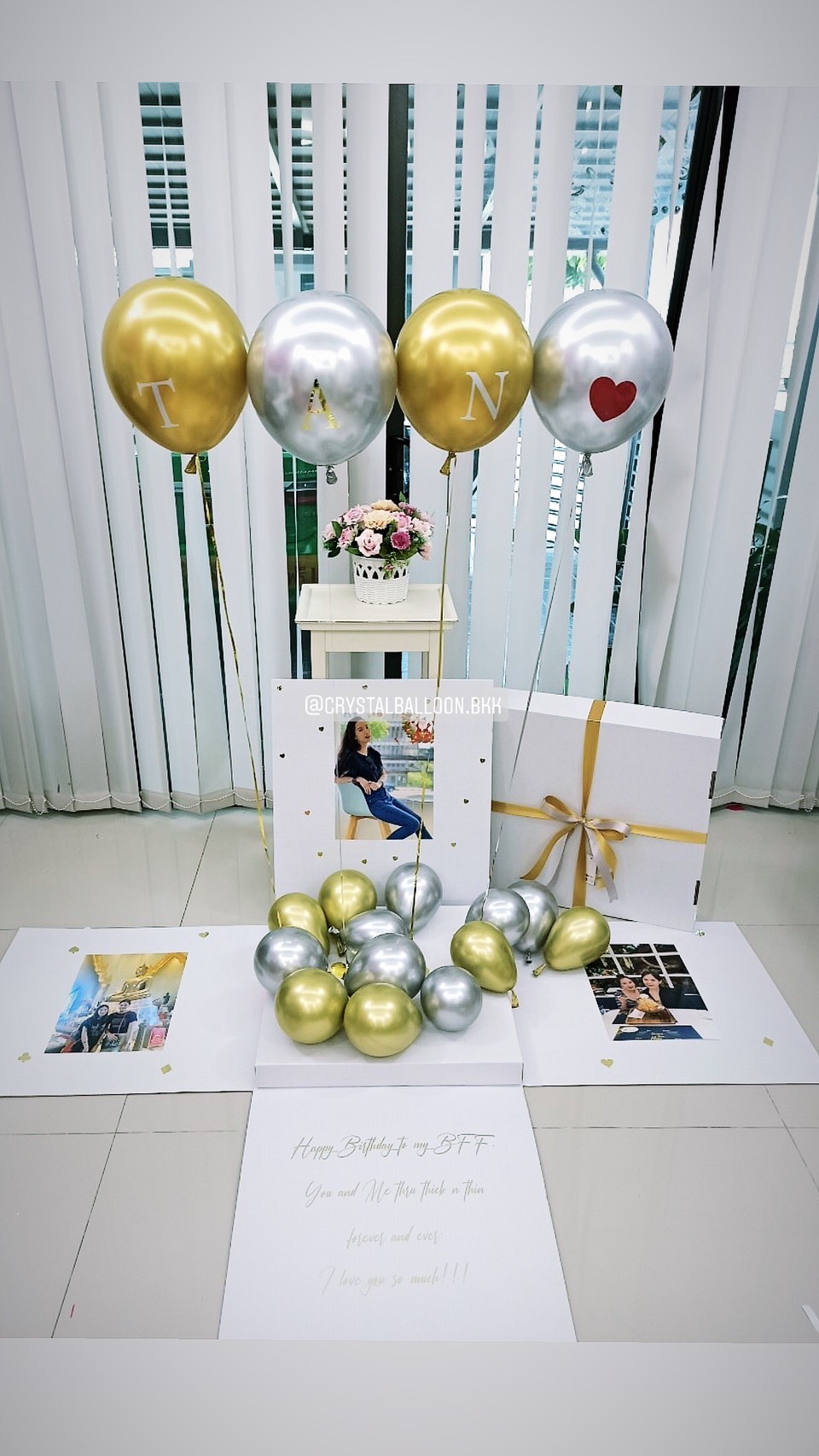 Surprise Box กล่องเซอร์ไพรส์วันเกิด โทนสี เงิน-ทอง พร้อมตกแต่ง ช่อลูกโป่ง 1 ช่อ,สามารถใส่รูปได้ 2 ใบ