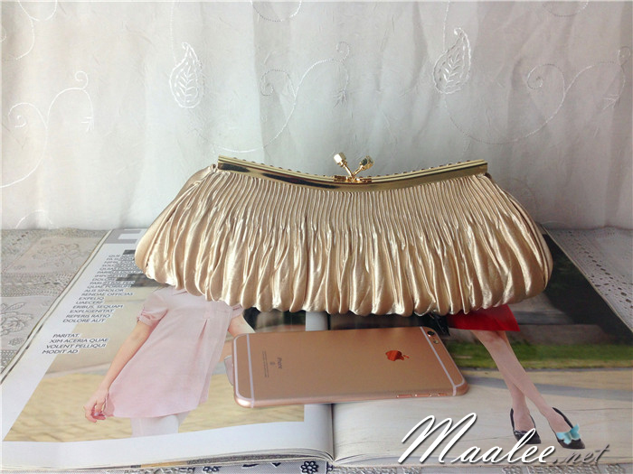 พร้อมส่ง Evening Clutch กระเป๋าออกงาน ผ้าซาตินอัดพลีท แต่งคริสตัลหรู พร้อมสายโซ่สะพาย สั้น/ยาว (เลือกแบบด้านล่าง)
