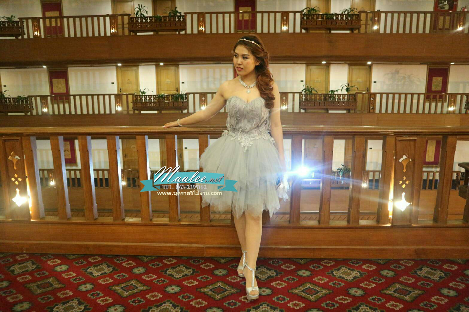 พร้อมเช่า ชุดแฟนซี ชุดราตรีสั้น สีเทา เกาะอก ขนนก กระโปรงระบายเป็นชั้น ๆ เชือกผูกหลัง