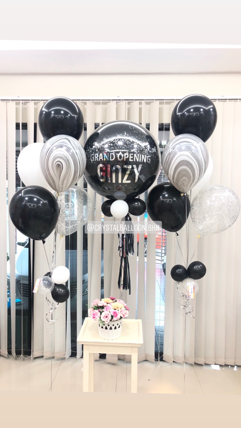 ลูกโป่ง Grand Opening Bubble ขนาด 24" Theme สีดำ พร้อมตกแต่ง ช่อลูกโป่ง 2 ช่อ,ลูกโป่งลายหิน USA 2 ลูก,ลูกโป่งใส ใส่กลิตเตอร์ สามารถเปลี่ยนสีลูกโป่ง/เปลี่ยนข้อความ/เปลี่ยนขนาดได้