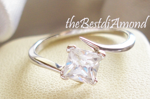 BR030RD แหวนเพชรCZ สี่เหลี่ยม(Emerald Cut) เก๋ เท่ เรียบ หรู ดูดี