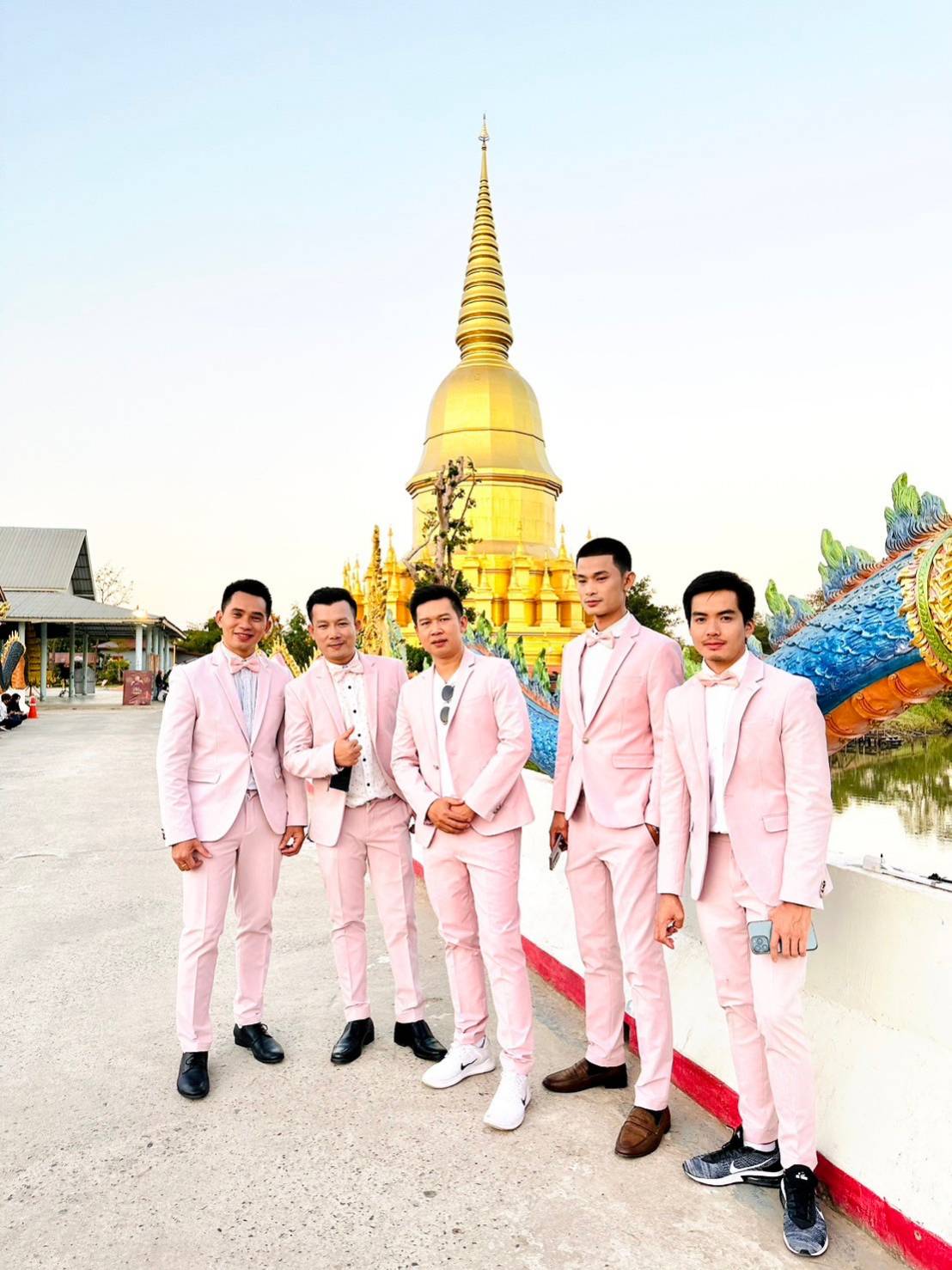 พร้อมเช่า ชุดสูทชาย สีชมพูพาสเทล Pastel Pink ทรงเข้ารูป สไตล์เกาหลี (ไม่มีเสื้อกั๊ก)