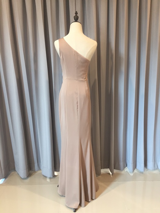 พร้อมเช่า ชุดราตรียาว ชุดเดรส ไหล่เฉียง จับเดรปหน้า สีน้ำเงิน สีกรมท่า