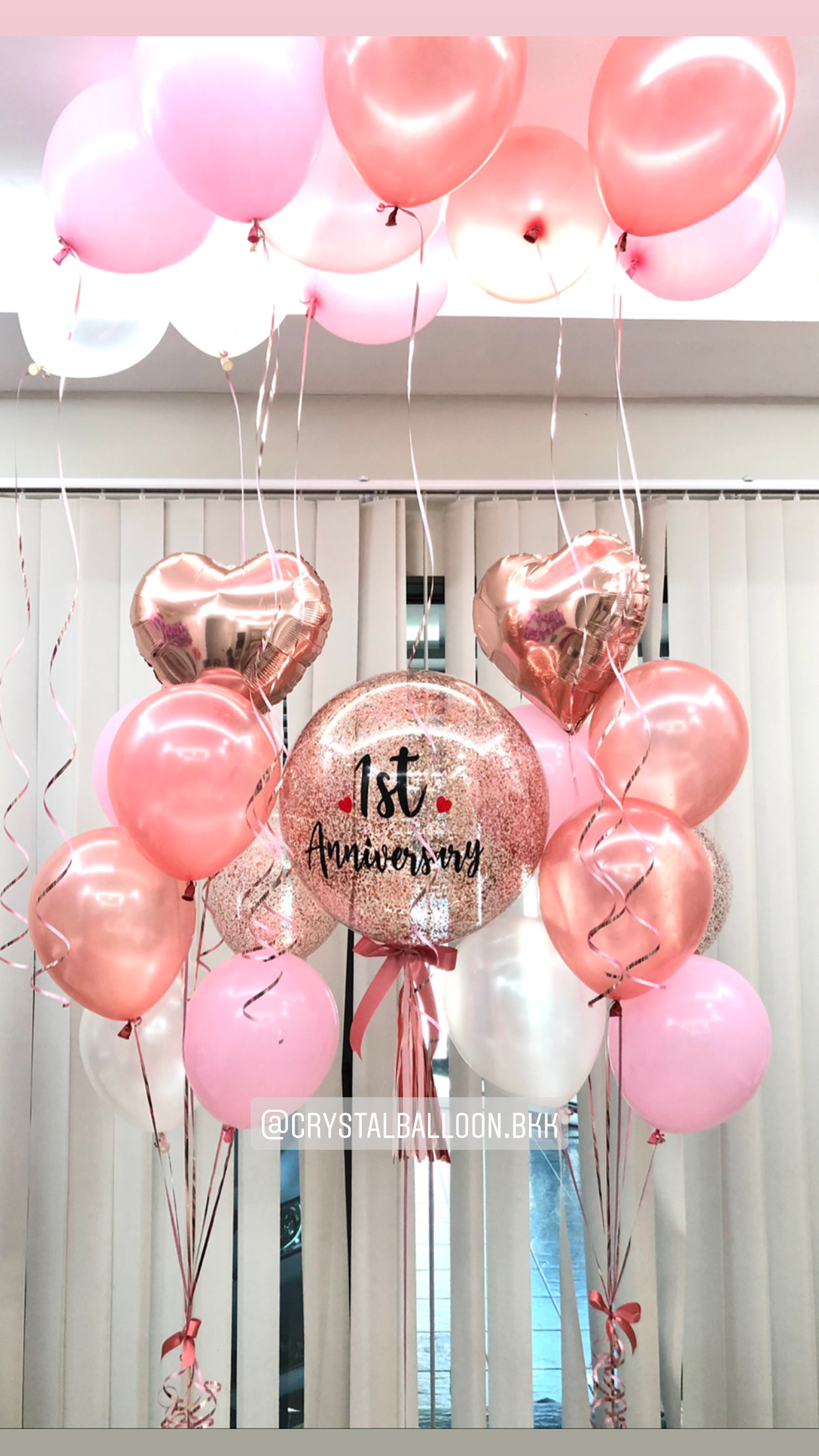 ลูกโป่ง Anniversary ครบรอบ Bubble ขนาด 24" สีโรสโกล พร้อมตกแต่ง ช่อลูกโป่งฟอยล์หัวใจ ขนาด 18" 2 ช่อ,ลูกโป่งลอยฝ้า 10 ลูก สามารถเปลี่ยนสีลูกโป่ง/เปลี่ยนข้อความ/เปลี่ยนขนาดได้