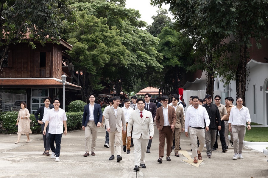 พร้อมเช่า ชุดสูทชาย สูทสีน้ำตาล Coffee Brown กระดุม 2 แถว Double-breasted Suit