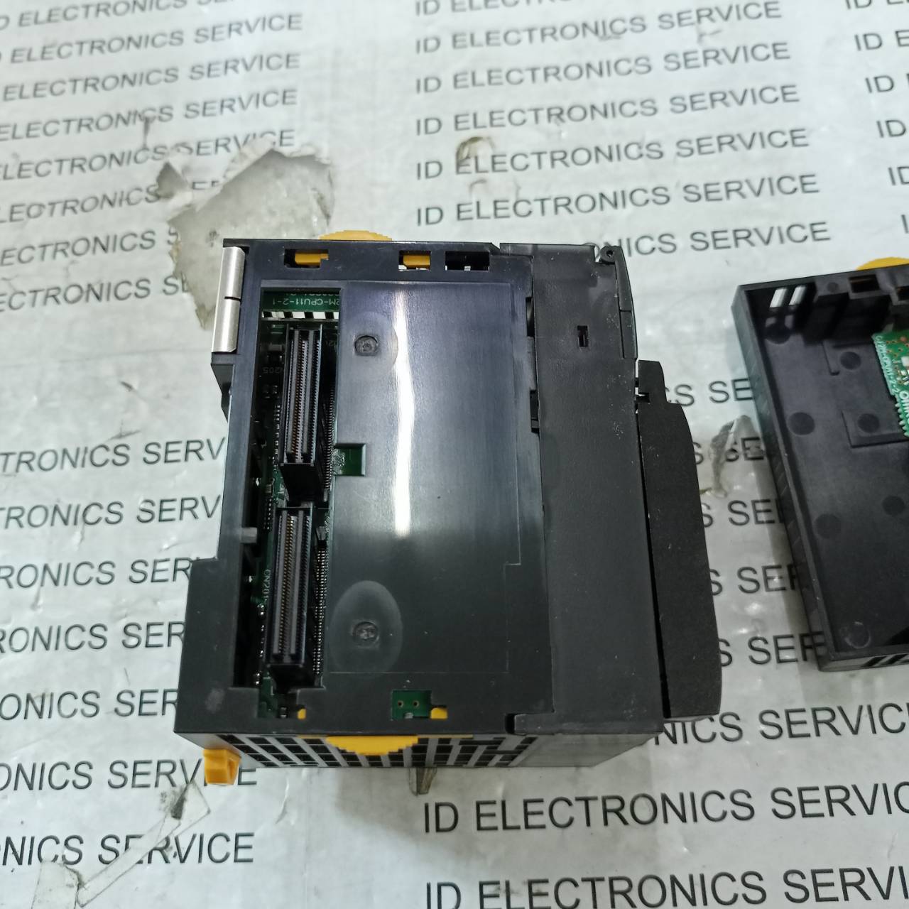 CJ2M-CPU31 PLC " OMRON "