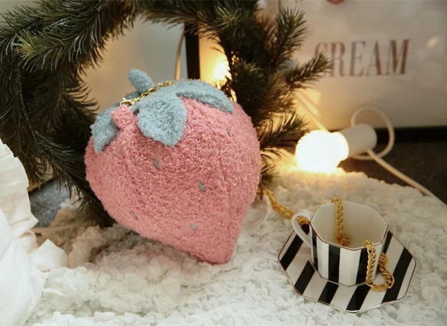 กระเป๋าสะพายข้าง กระบองเพชร / สตรอเบอรี่