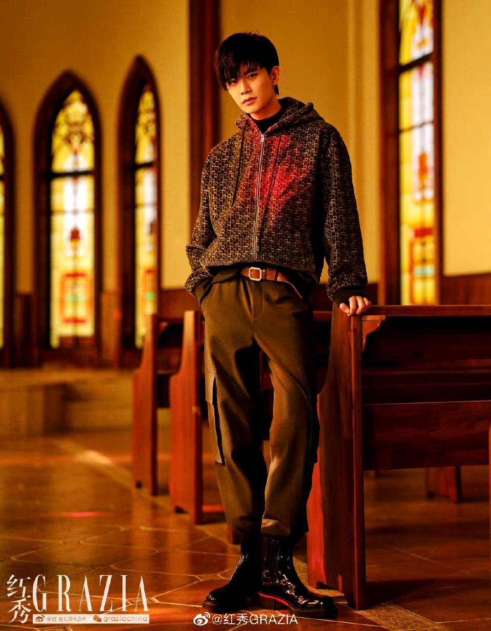 นิตยสาร Grazia Vol.595 เหรินเจียหลุน +โปสเตอร์พร้อมกระบอก