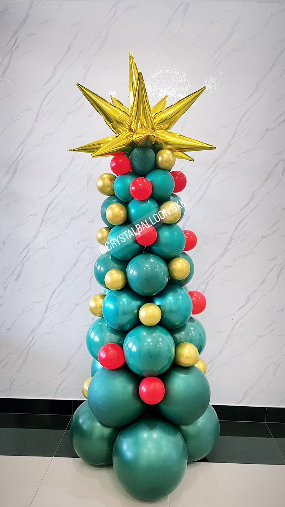 ต้นลูกโป่ง Christmas สูง 1.5 เมตร พร้อม ฟอยล์ดาวแฉกใหญ่ 1 ชิ้น พร้อมตกแต่ง สามารถเปลี่ยนสีลูกโป่ง/เปลี่ยนฟอยล์ตกแต่งได้