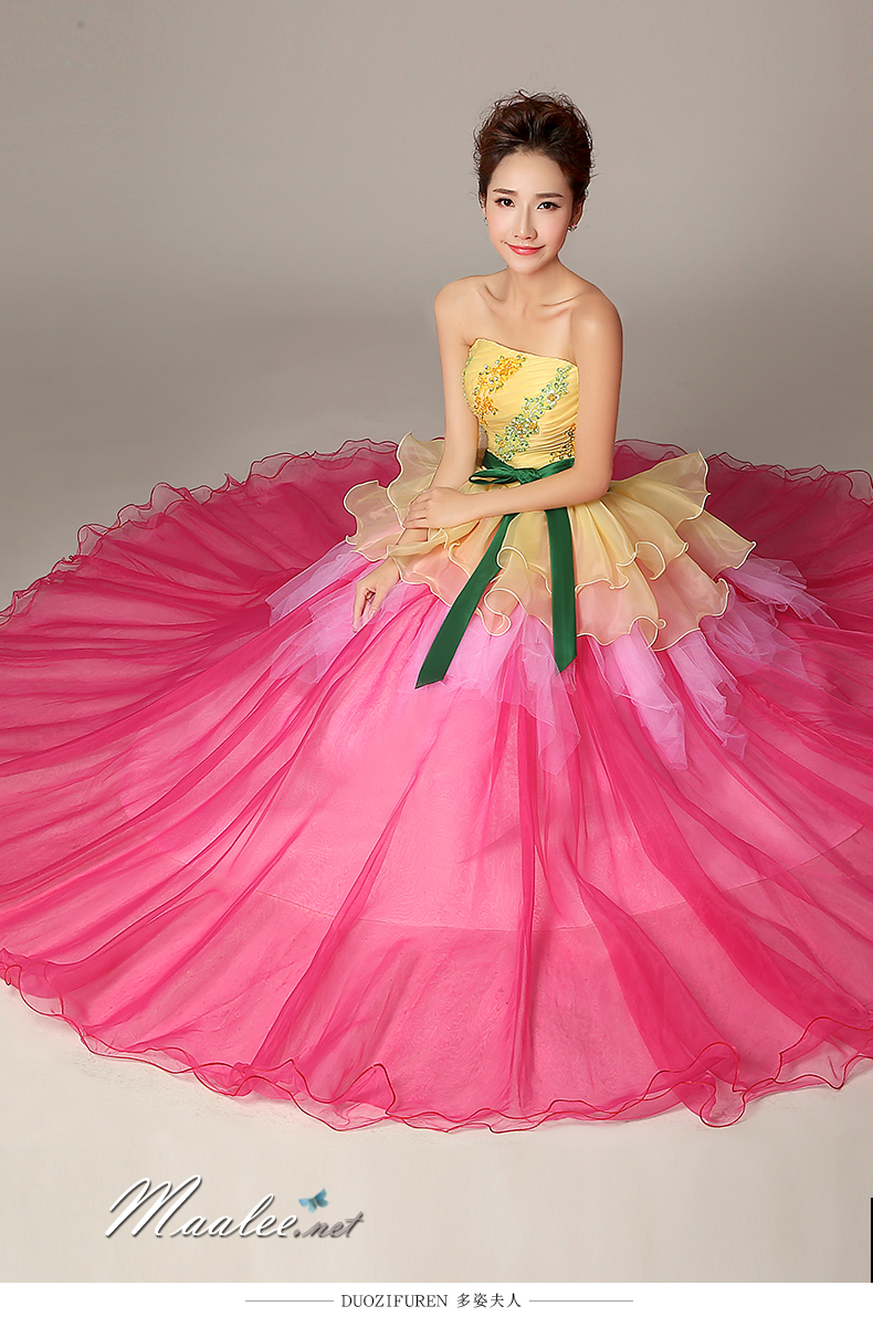 พร้อมเช่า ชุดแฟนซี ชุดราตรียาว แบบเกาะอก กรโปรงผ้าแก้ว สีเหลือง+ชมพู อกแต่งลูกปัดหรู โบว์คาดเอวสีเขียว