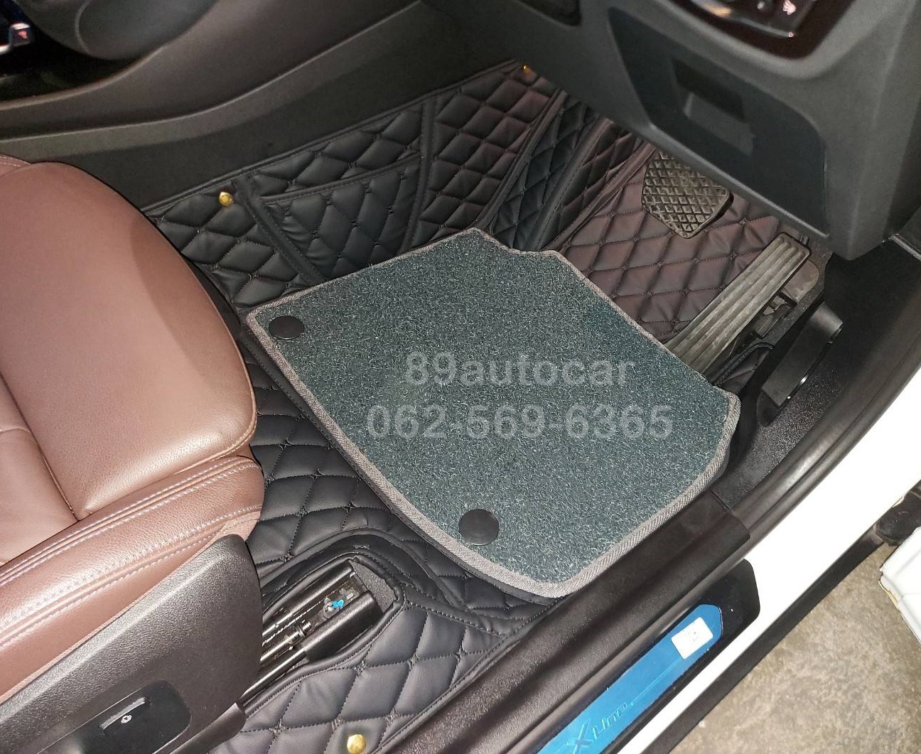 พรมรถยนต์ BMW X3 2021 Xdrive 30e ปูพรม7D สีดำด้ายดำ เสริมดักฝุ่นสีเทา เข้ารูป เต็มคัน