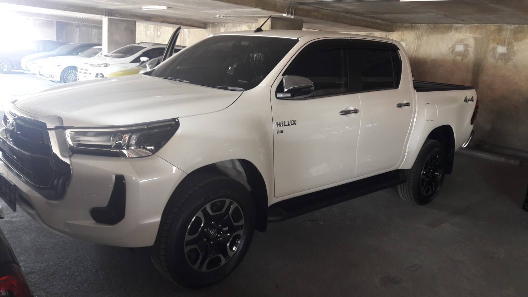 สั่งตัดพรมราคาถูก Toyota Revo 4ประตู ปูพรม7D สีกาแฟ + ไวนิลดักฝุ่นสีน้ำตาล เข้ารูป เต็มคัน