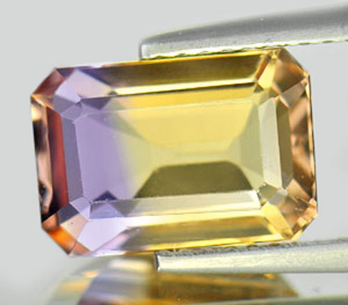 พลอยอะเมทรินสีม่วงเหลือง 3.05 กะรัต