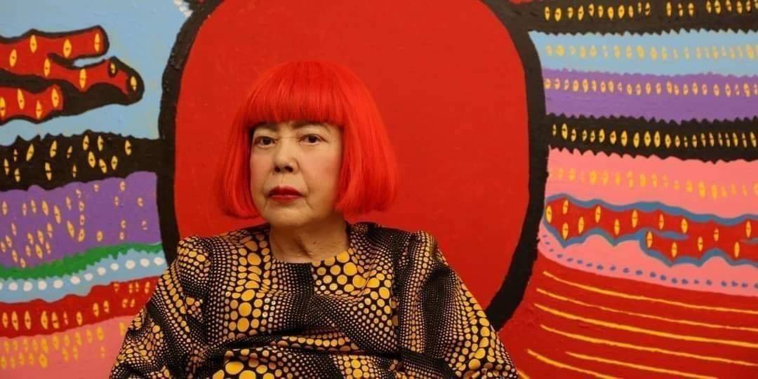 Yayoi Kusama คุณป้าเป็นศิลปินของ Louis Vuitton พวงกุญแจตุ๊กตาคุณย่าย้อย