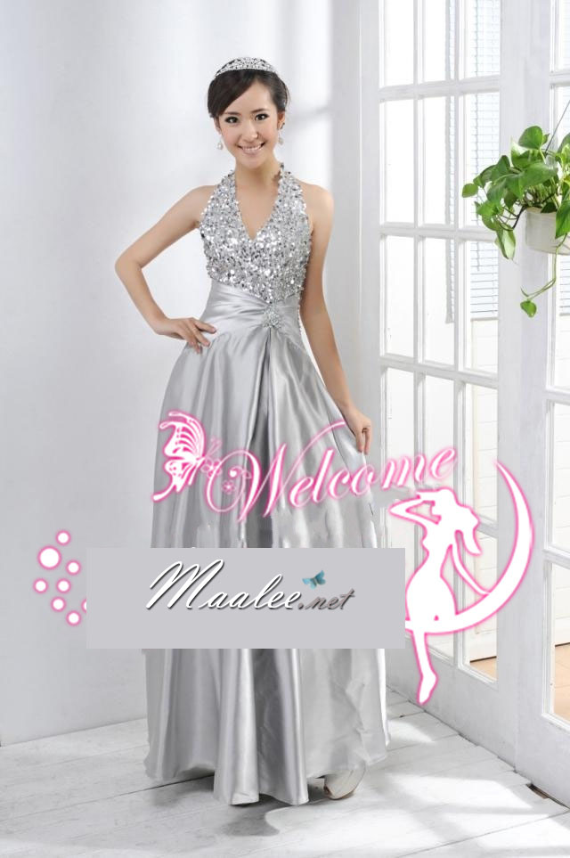 พร้อมเช่า ชุดราตรียาว สีเงิน คล้องคอ ปักเลื่อมช่วงอก กระโปรงผ้าซาติน ทรง A