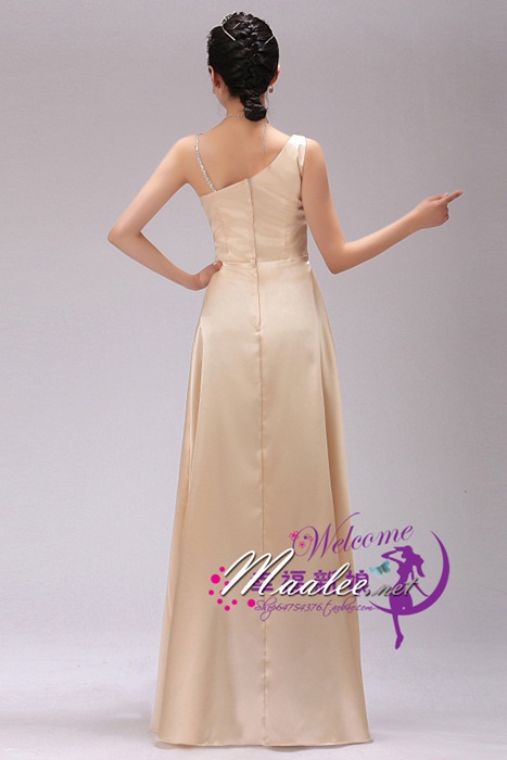 พร้อมส่ง ชุดราตรียาว ไหล่เฉียง สีครีม Champagne จับจีบที่เอว คอประดับลูกปัดคริสตัลสวยหรู