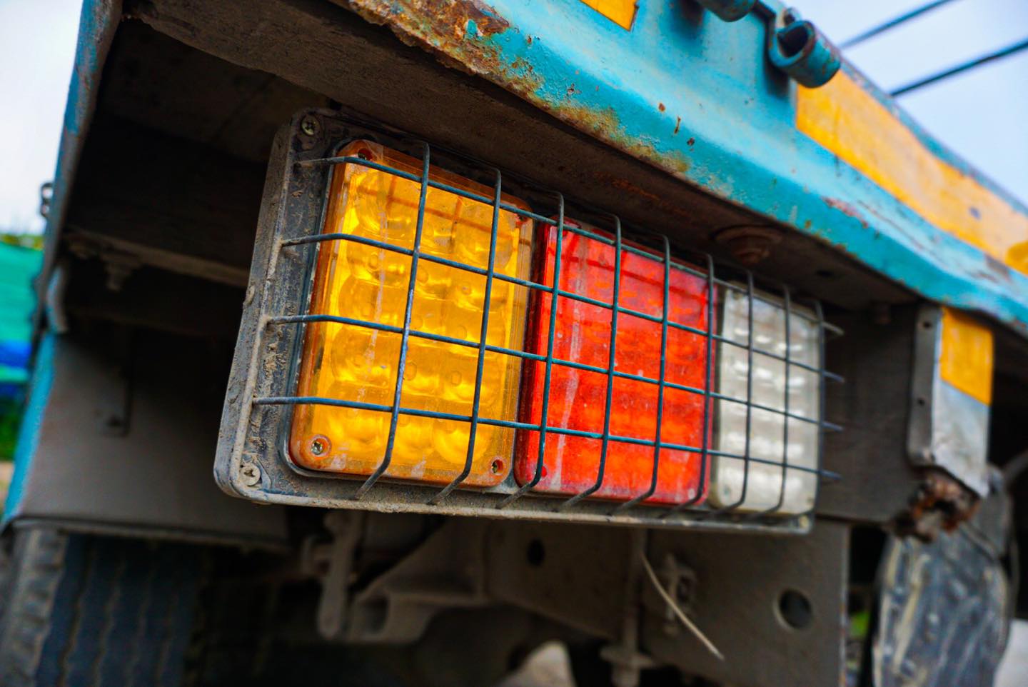 ไฟท้ายตระแกรง 3 ช่อง LED 12v 24v