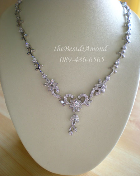 NL010RD+สร้อยLuxury Flowers+ดีไซน์สวยสุดๆ หรูหรามาก งานเรียบร้อยมาก เป็นรูปช่อดอกไม้ ห้อยระย้า รับรองใส่ออกงานเด่นไม่แพ้ใคร รับประกันความสวย เพชรวิ๊งๆ