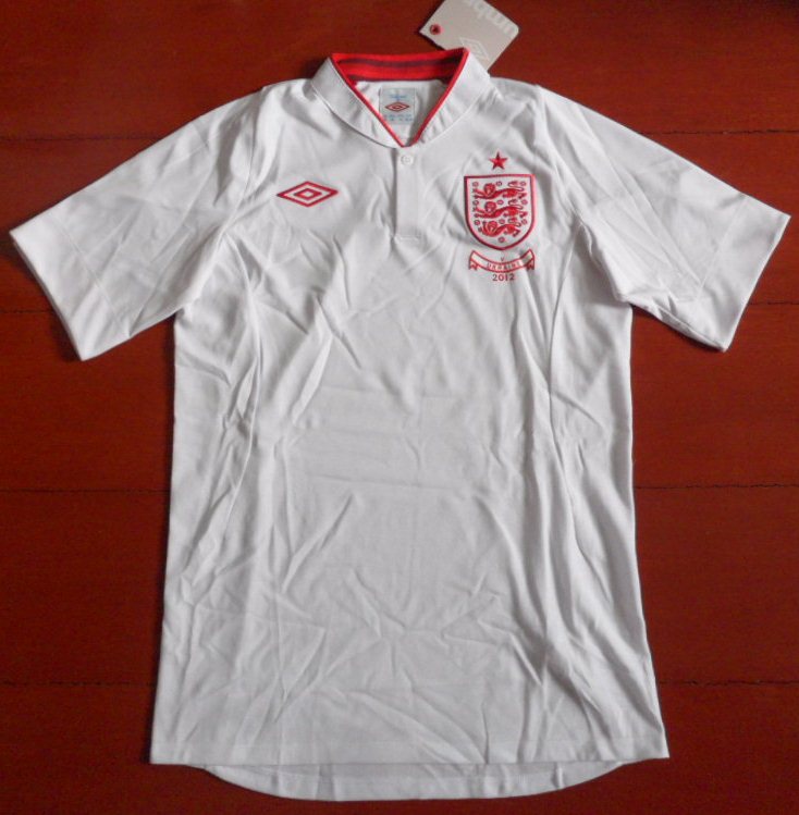 เสื้อฟุตบอล ทีมชาติอังกฤษ ชุดเหย้า ชุดลุยศึกยูโร 2012 ปัก vs UKRAINE ใหม่ S (38)-Size / ENGLAND Football Shirt Home Kit EURO 2012 vs UKRAINE MDT Jersey NEW S (38)-Size