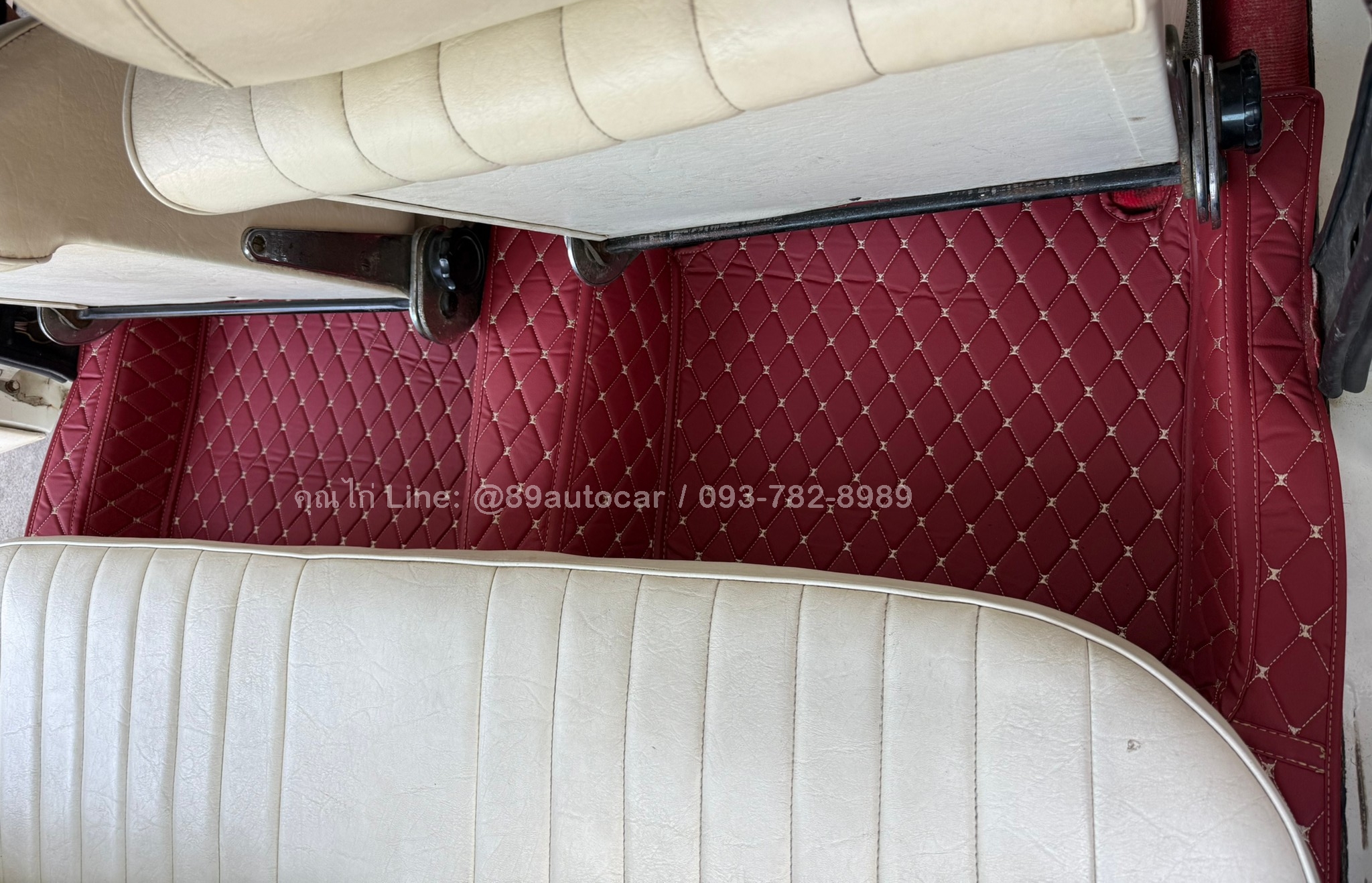 พรมรถยนต์ Benz 240D W114 ปูพรม6D สีแดงไวน์ด้ายทอง เต็มคัน
