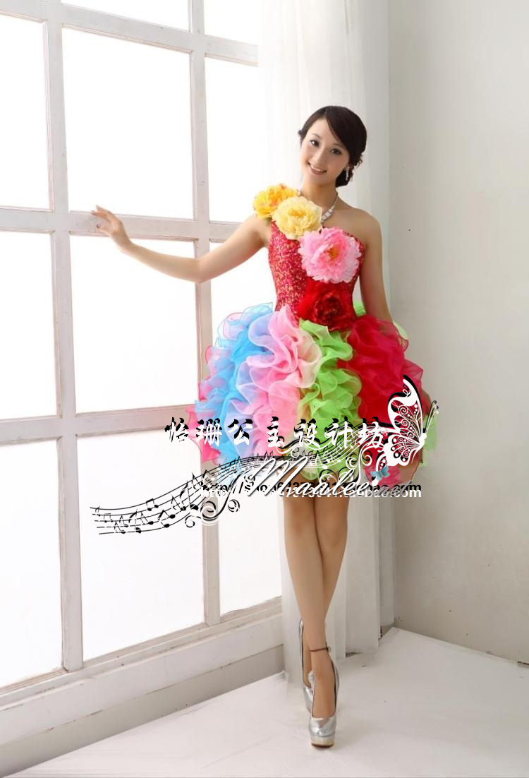 พร้อมเช่า ชุดแฟนซีสั้น ชุดราตรี ไหล่เฉียง สีรุ้ง กระโปรงระบายฟูสวย ฟรุ้งฟริ้ง