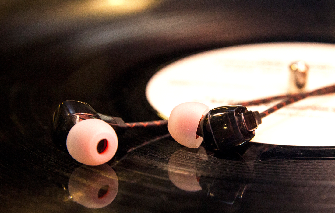 ขาย FiiO F1 หูฟัง IEM พร้อมรีโมทควบคุมอเนกประสงค์ ใช้งานได้ทั้งระบบ iOS และ Android