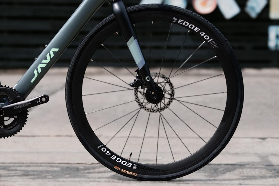 จักรยานเสือหมอบ JAVA AURIGA ชุดขับ L-TWOO-R5 18speeds เฟรมอลูมิเนียม ซ่อนสาย ลบรอยเชื่อม แฮนด์อลูมิเนียม lntegrated 700c มีสินค้า 𝐒𝐢𝐳𝐞 𝟒𝟖