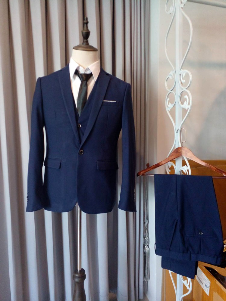 พร้อมเช่า ชุดสูทชาย สีน้ำเงินกรมท่า แบบเนี๊ยบ งานเกรดเจ้าบ่าว