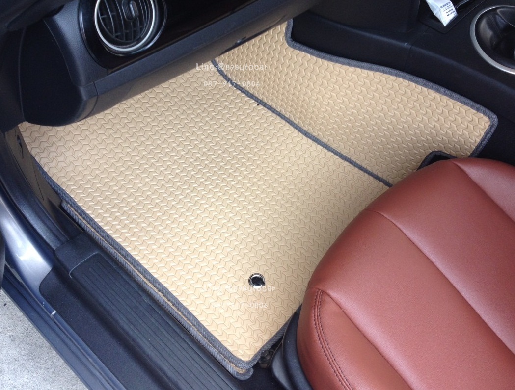 โรงงานพรมปูพื้นรถยนต์เข้ารูป Mazda MX-5 ลายธนูสีครีมขอบเทา