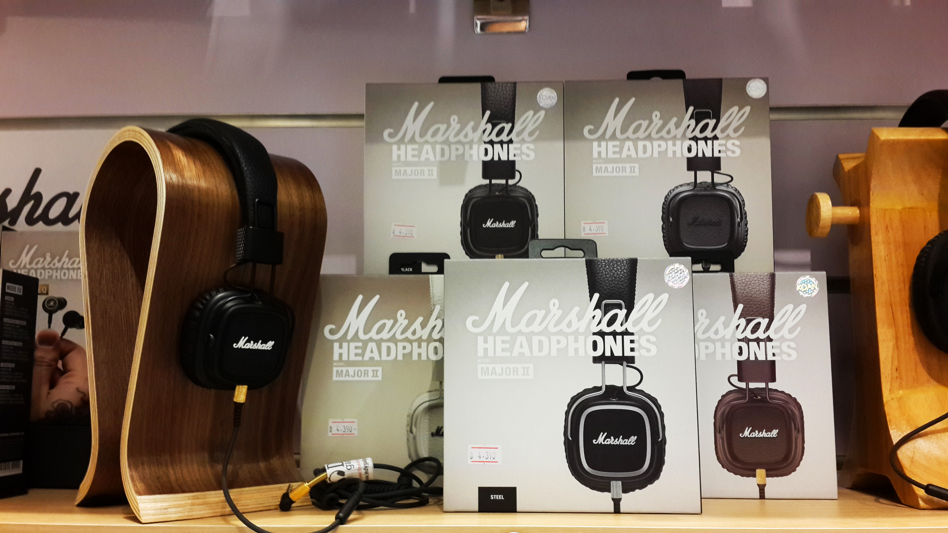 Marshall Major 2 หูฟัง Onear พร้อมไมค์สำหรับ Smartphone มีให้เลือกครบทุกสี
