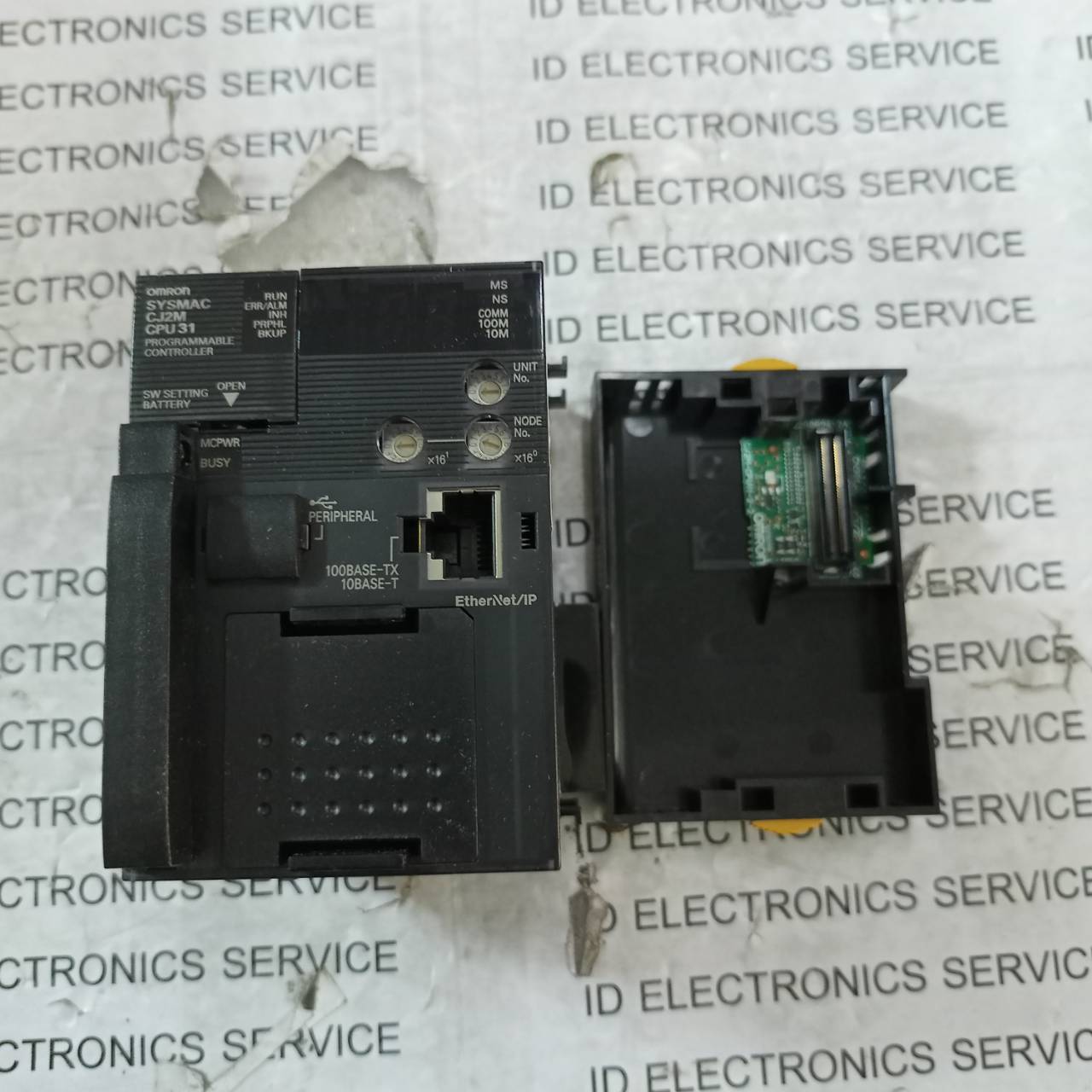 CJ2M-CPU31 PLC " OMRON "