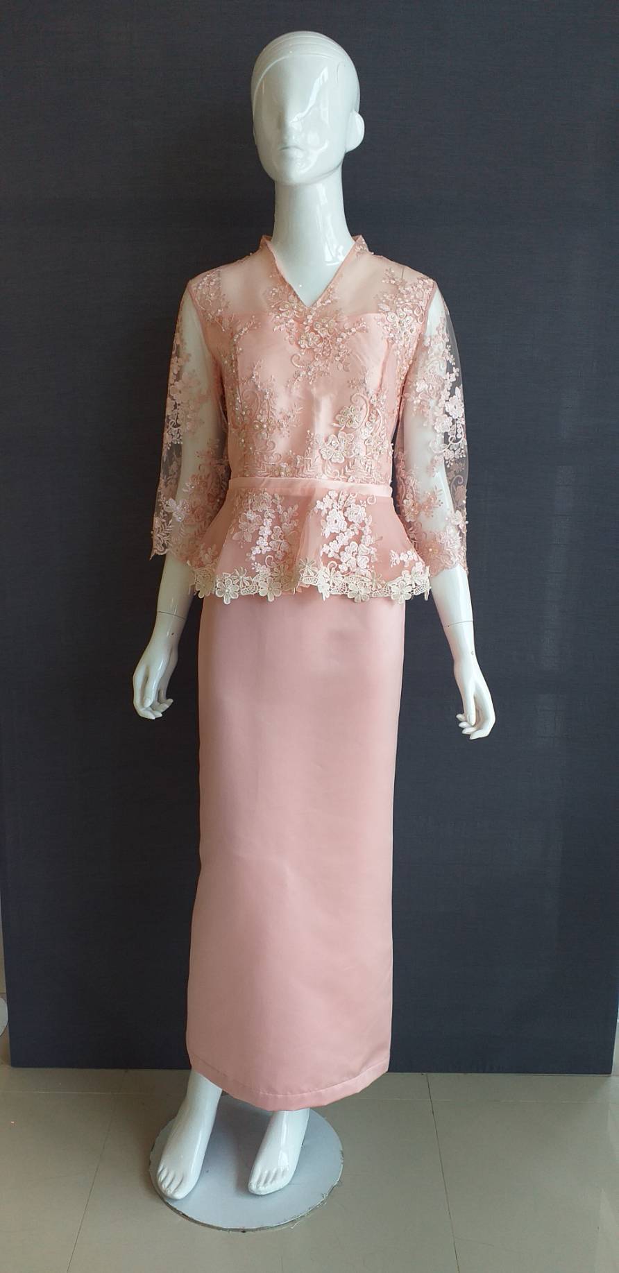 พร้อมเช่า ชุดไทยคุณแม่ เสื้อลูกไม้ ผ้าซิ่น แยกชิ้น เรียบหรู สีโอรส