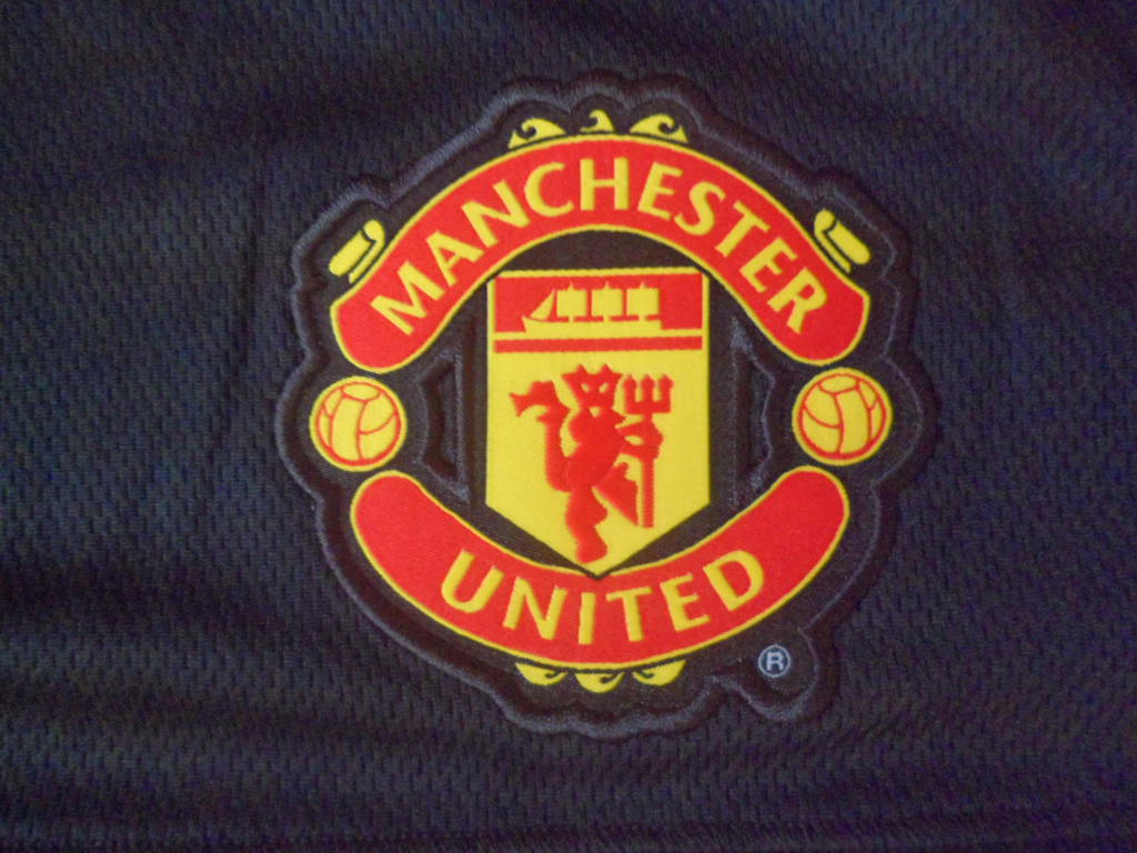 เสื้อฟุตบอล ทีมสโมสรแมนเชสเตอร์ ยูไนเต็ด ชุดฝึกซ้อม 2011/12 ใหม่ M-Size / MANCHESTER UNITED Football Shirt Training Kit 2011/12 Jersey NEW M-Size