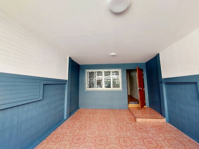 ขายทาวน์เฮ้าส์หมู่บ้านรัชธานี 5 ซอยดวงมณี 2 ชั้น 2 ห้องนอน 2 ห้องน้ำ รีโรเวทใหม่ มีแอร์ พร้อมเข้าอยู่