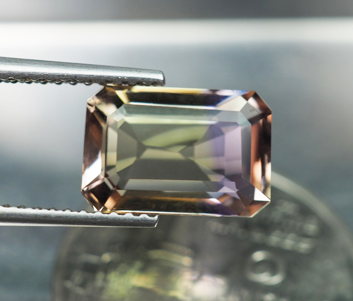 พลอยอะเมทรินสีม่วงเหลือง 3.05 กะรัต