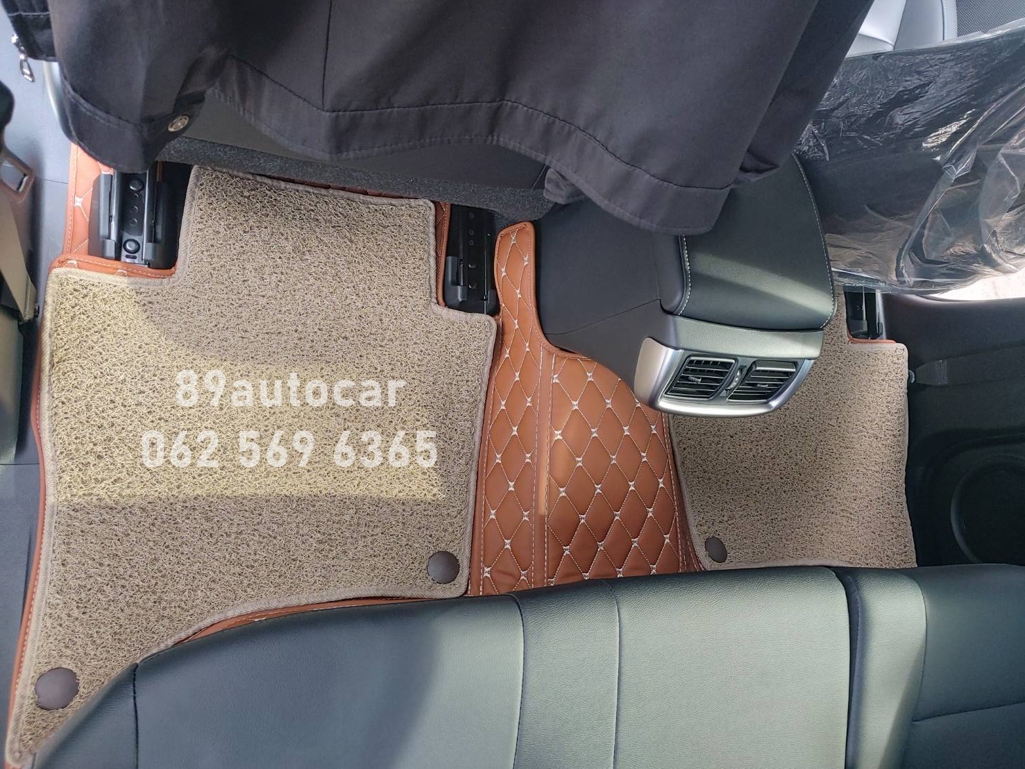 ขายพรมในรถยนต์ Toyota Revo 4 ประตู ปูพรม7Dสีน้ำตาลเข้ม + พรมดักฝุ่นสีครีม เต็มคัน