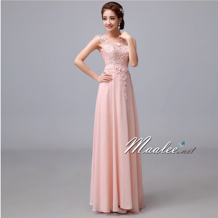 พร้อมเช่า ชุดราตรียาว สีชมพู แบบเรียบหรู แต่งลูกไม้เซาะดอก ปักลูกปัดมุก