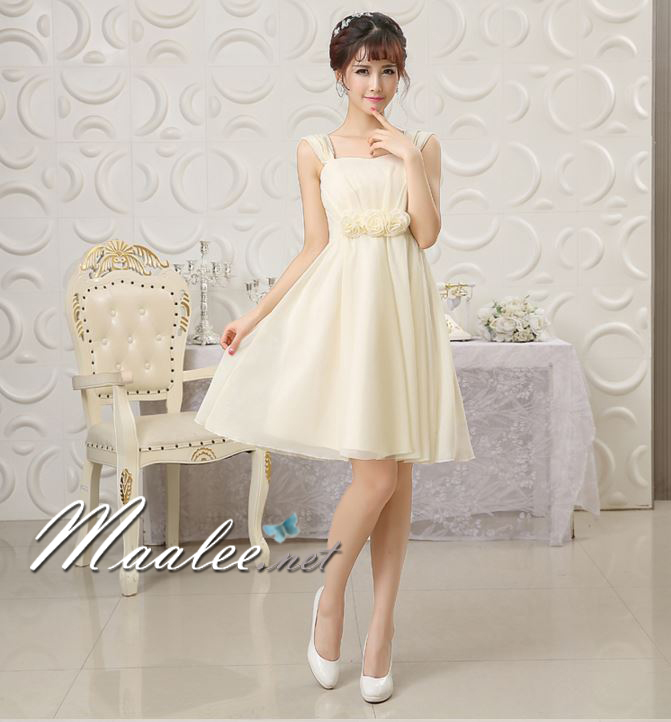 พร้อมส่ง ชุดเดรสสั้น แบบปิดไหล่ จับสม๊อกด้านหลัง แต่งดอกช่วงเอว สีครีม Champagne