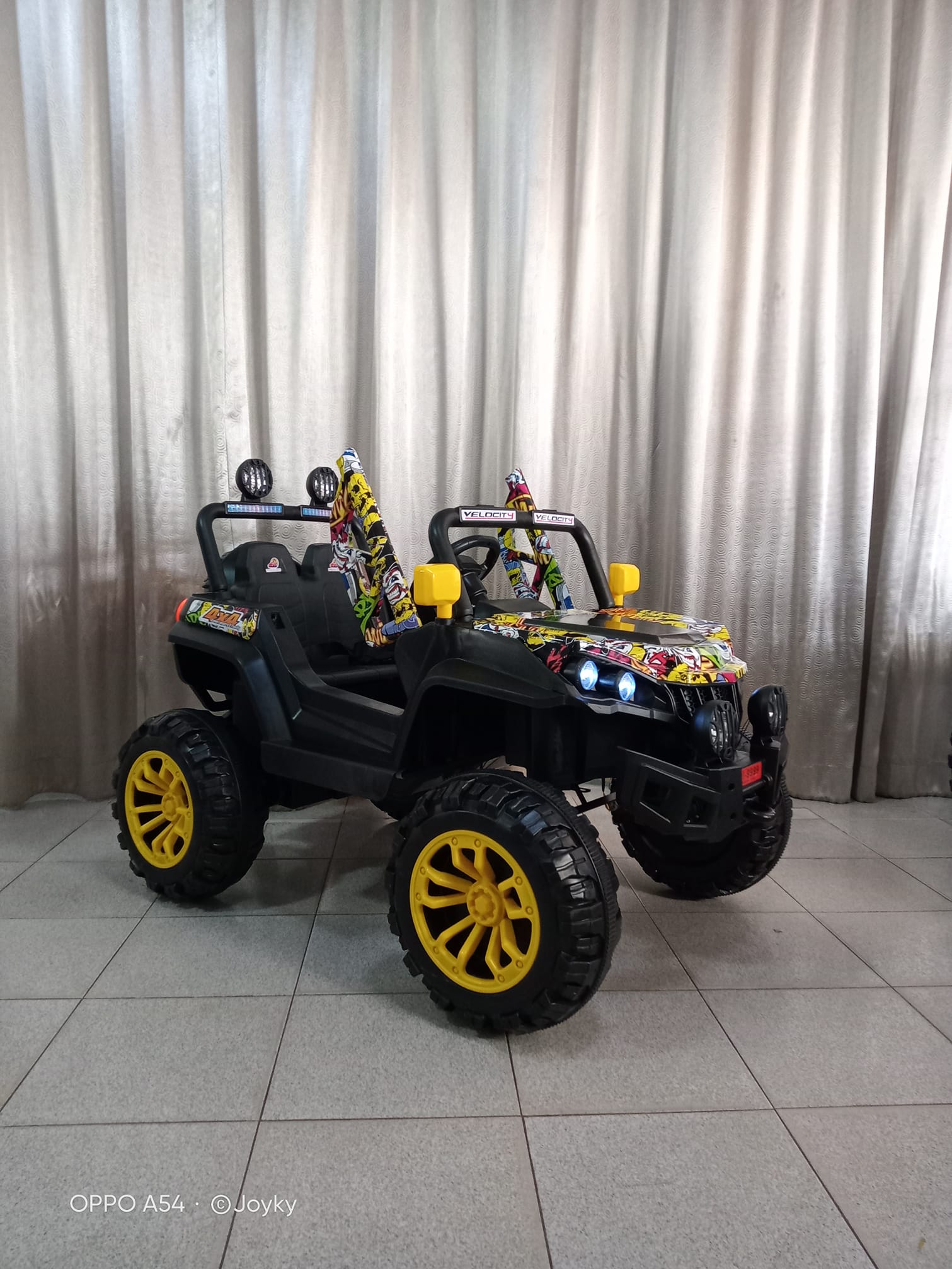 Jeep 4x4 Jeep กราฟฟิตี้ คันใหญ่