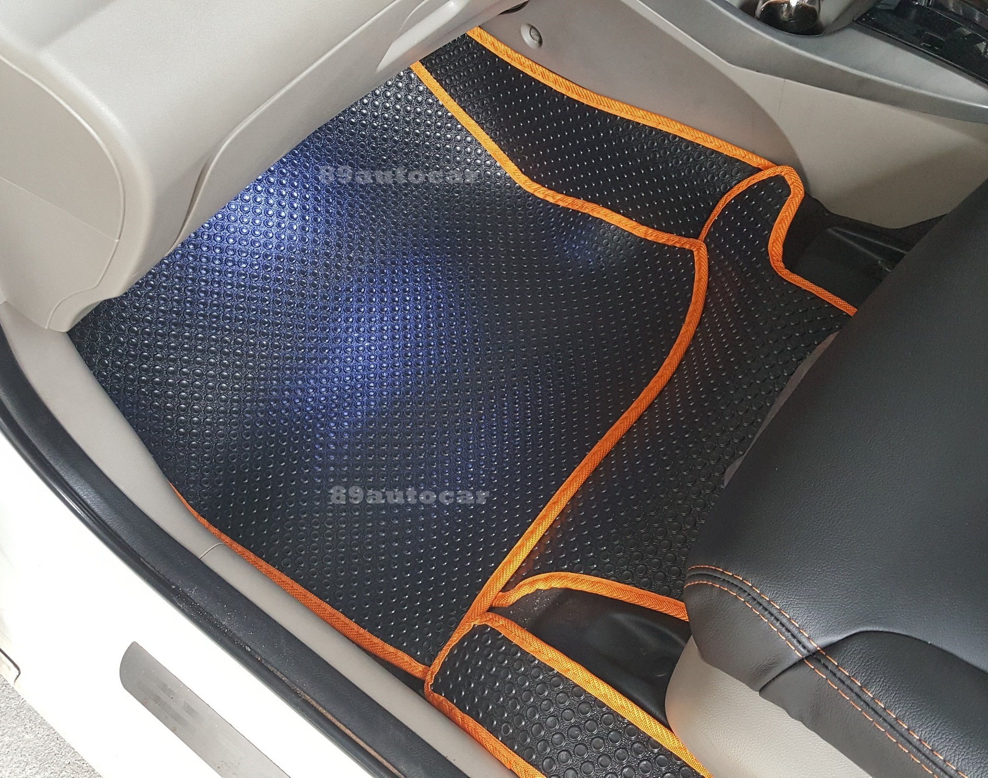 พรมกระดุมเล็กปูพื้นรถยนต์ Honda City 2013 สีดำขอบส้ม