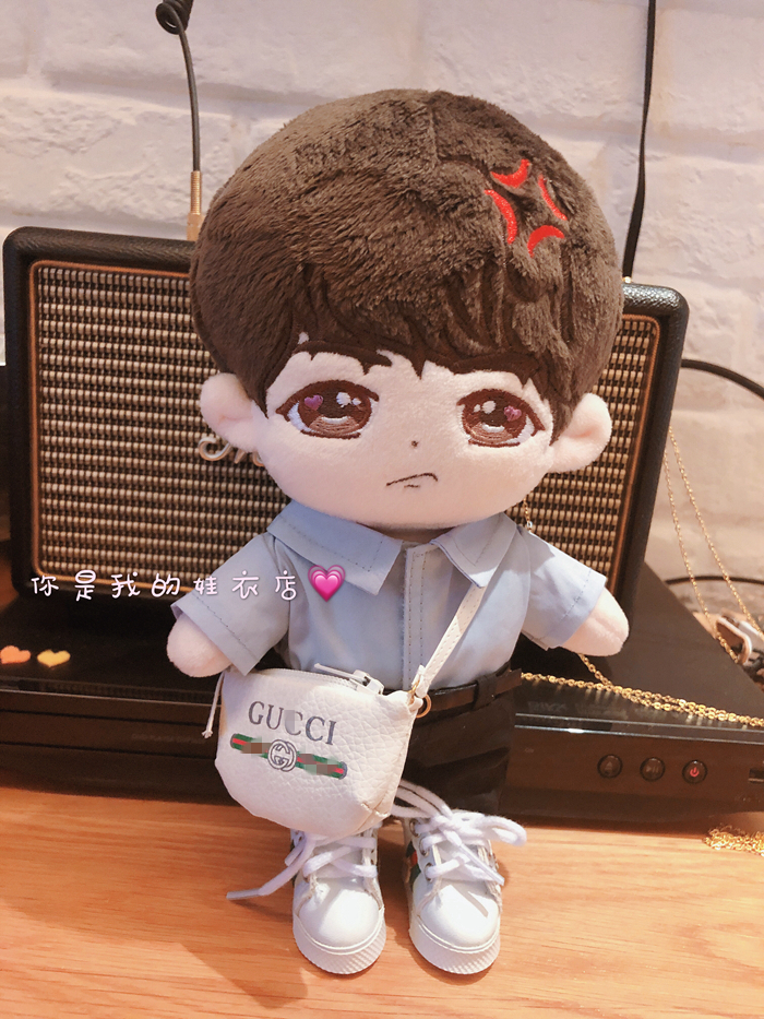 กระเป๋าสะพายกุชชี่ สำหรับตุ๊กตา 20 cm.