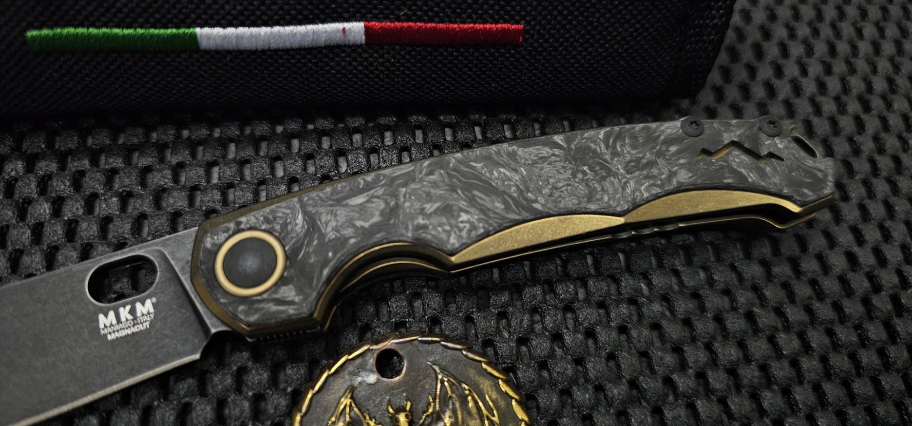 MKM ECLIPSE - MAGNACUT DSW bld - BRO Ti FRAME, DARK MATTER BLACK CF OVERLAY - DSW Ti SPACER, BRO Ti CLIP - FLIPPER + THUMB HOLE OPENING