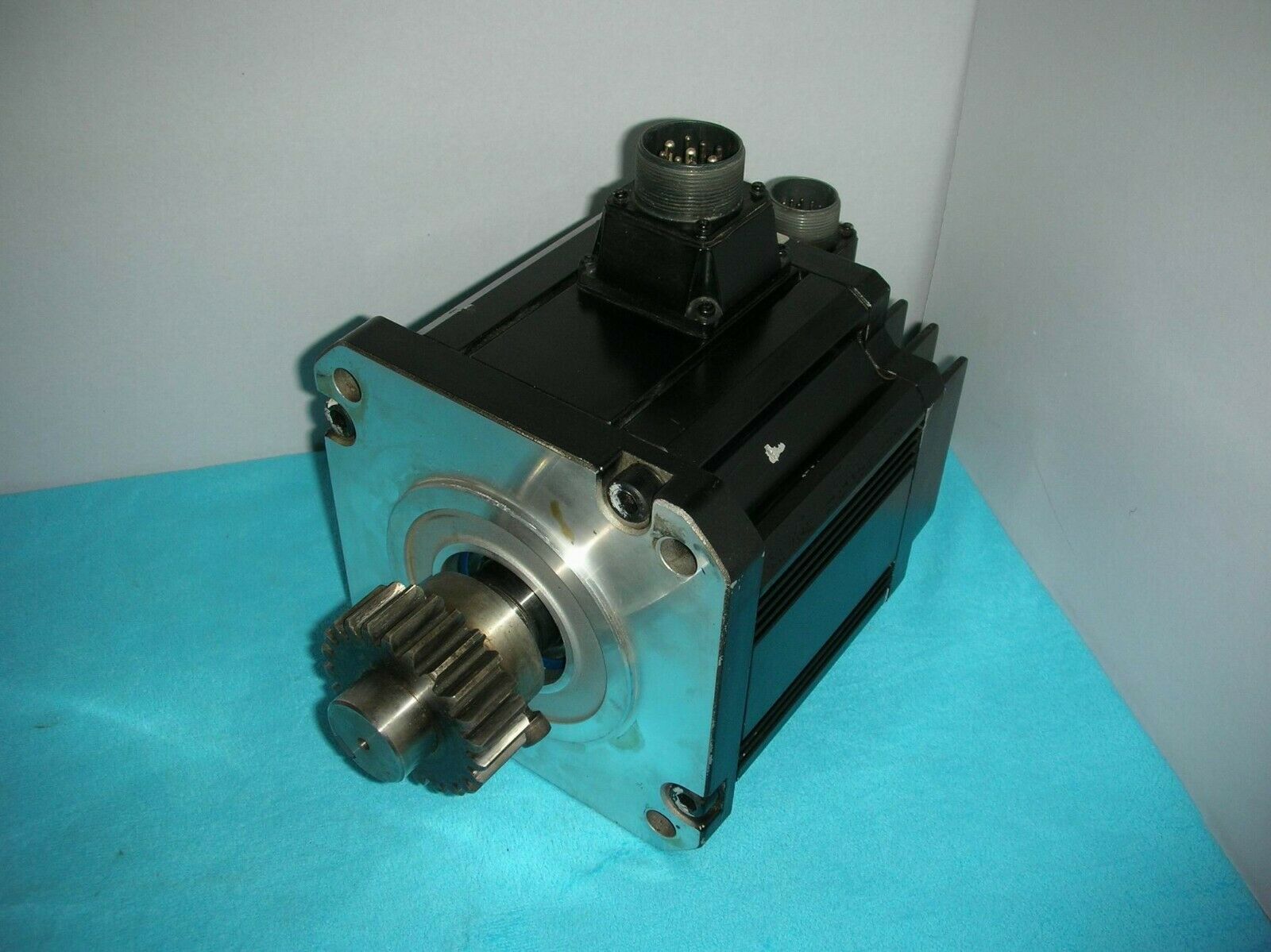ASMT101M250AK SERVO MOTOR " DELTA "