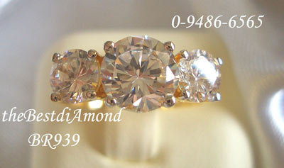 BR939+++แหวนเพชร 3 เม็ด+++ หรู เรียบ อยู่ได้ทุกยุคทุกสมัย เป็นแบบ basic ที่ทุกคนต้องมีแบบนี้ค่ะ เพชรสวยมาก