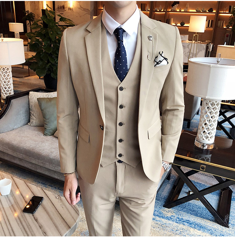 พร้อมเช่า สูทชาย สีกากี สไตล์เกาหลี พร้อมเสื้อกั๊ก