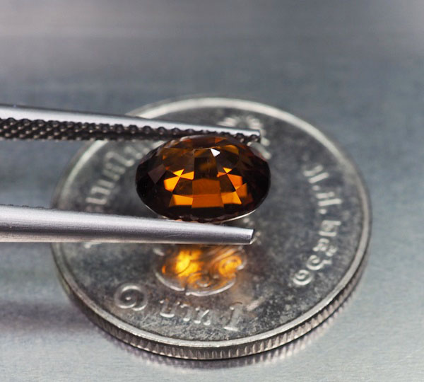 เพทายกัมพูชาดิบ 2.10 กะรัตสีแดงน้ำตาล