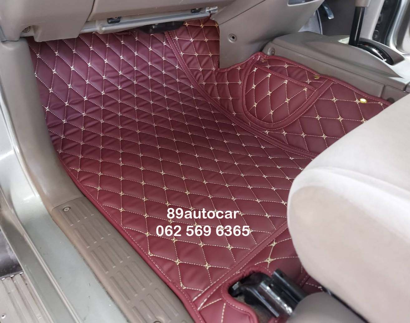 ผลิตพรมรถยนต์ Toyota Tiger 4 ประตู ปูพรมหกดี สีแดงเลือดหมู เต็มคัน