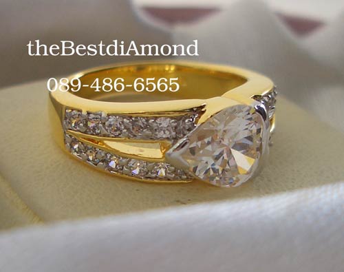 BR523+++แหวน Middle of love+++แหวนเพชรรูปหัวใจ วางแบบขวาง ประกบด้วยเพชรแถว 2 แถว ดูทันสมัยมากๆ เพชรเล่นไฟวิ๊งๆมากเลยค่ะ