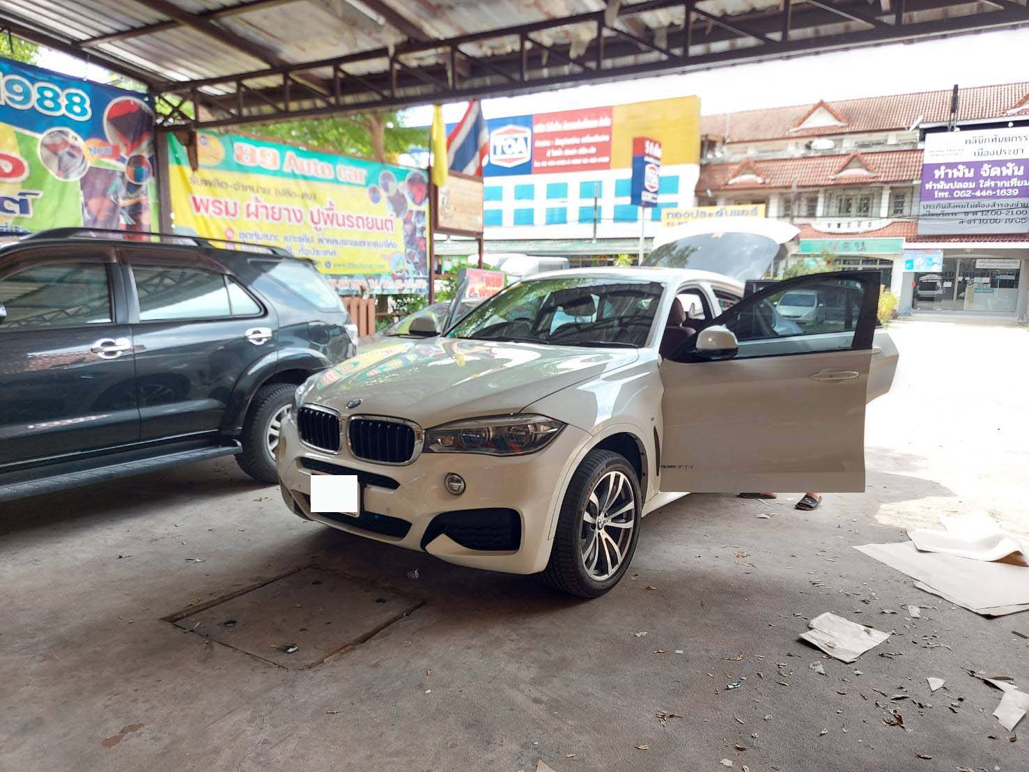 พรมรถยนต์ BMW X6 2021 ปูพรมหกดี สีแดงไวน์